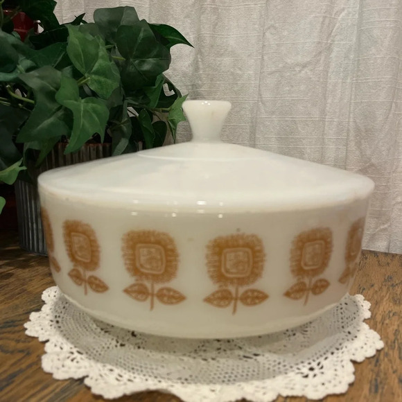 FEDERAL GLASS Vintage 60s Large Sunflower Milk Glass - Picture 3 of 10